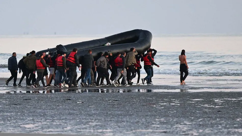 Anglia mund të pezullojë vizat për vendet që nuk pranojnë marrëveshje kthimi migrantësh. Sa rrezikon Shqipëria?