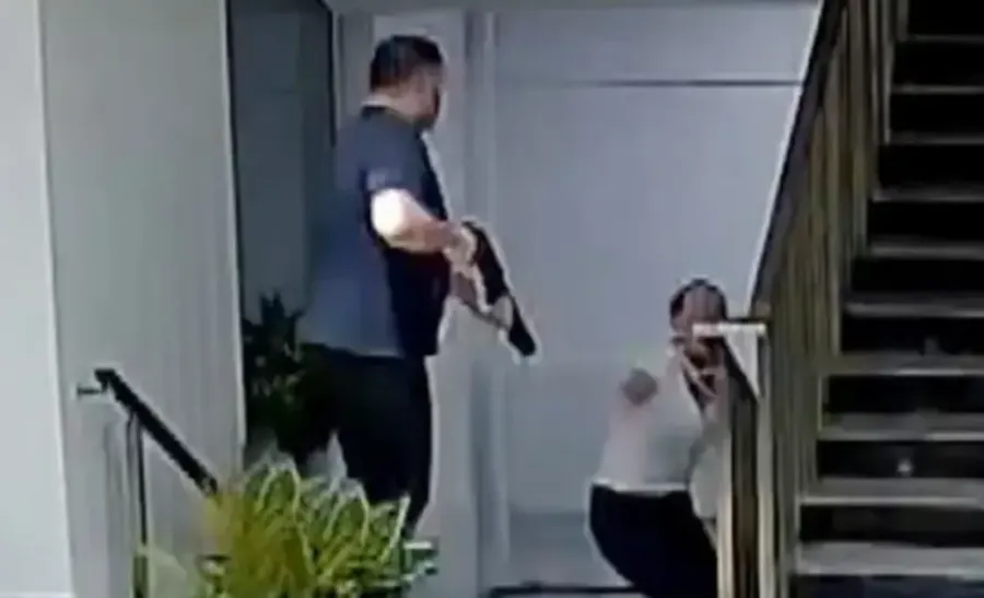 VIDEO E RËNDË/ Burri futet në spital me shotgun dhe vret gruan