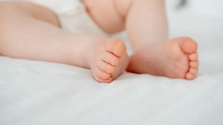 Tragjike/ Gruaja lind fëmijën në shtëpi, bashkëshorti i gjen të dy pa jetë