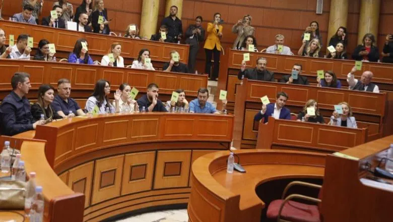 Kush ishin këshilltarët socialistë që nuk votuan për shkarkimin e Veliajt