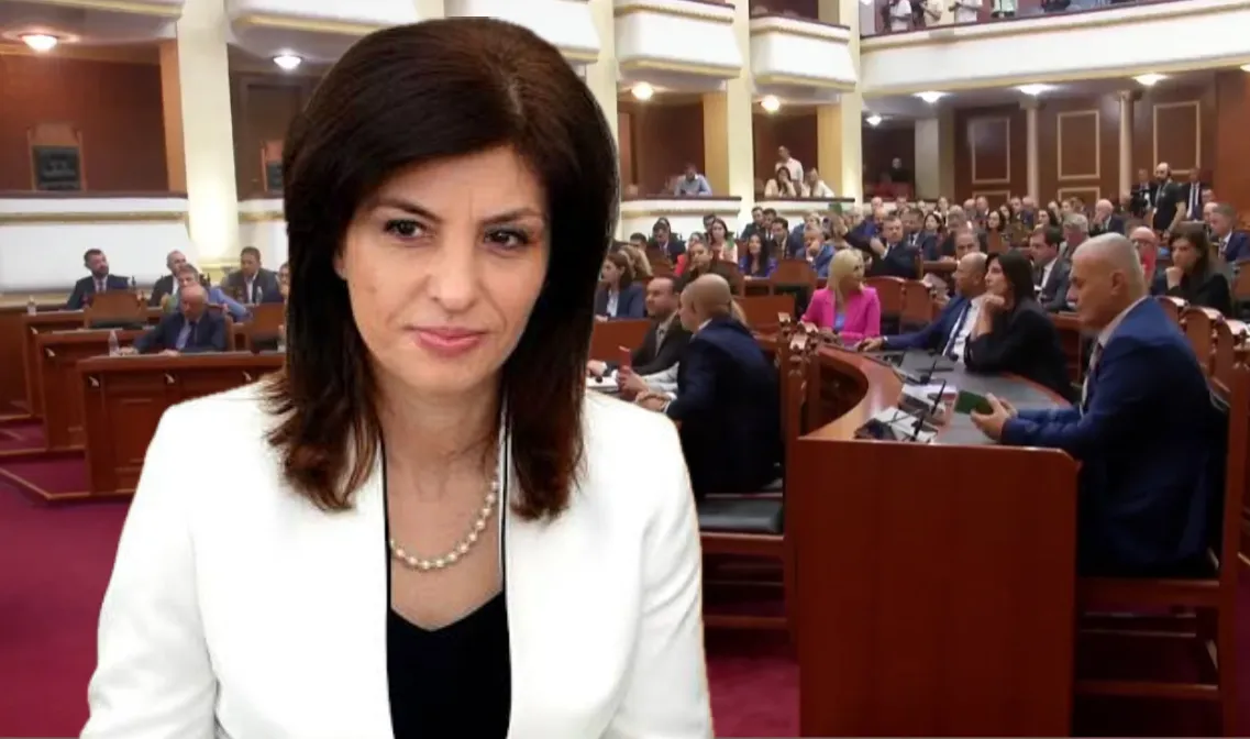 Katër deputetë të opozitës betohen në Kuvend, Jozefina Topalli mbërrin me vonesë