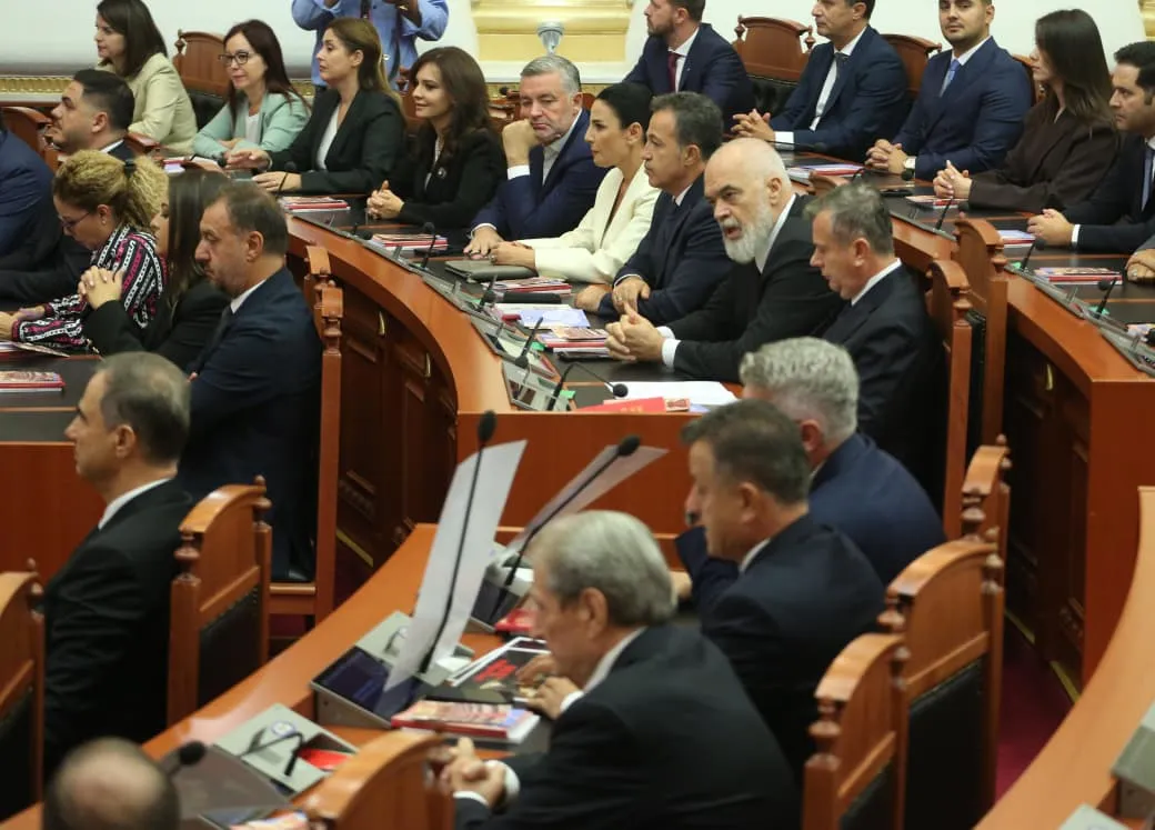 BIRN: “Arkitektura” parlamentare e propozuar nga Edi Rama; antiligjore dhe autoritariste
