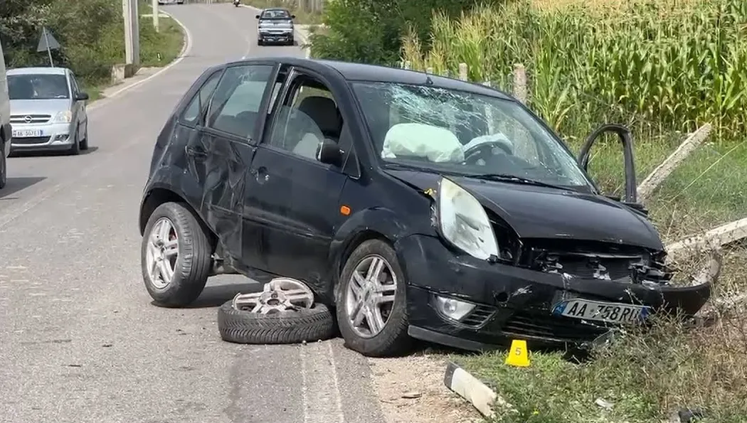 Aksident i trefishtë në aksin Klos-Burrel, ka të plagosur