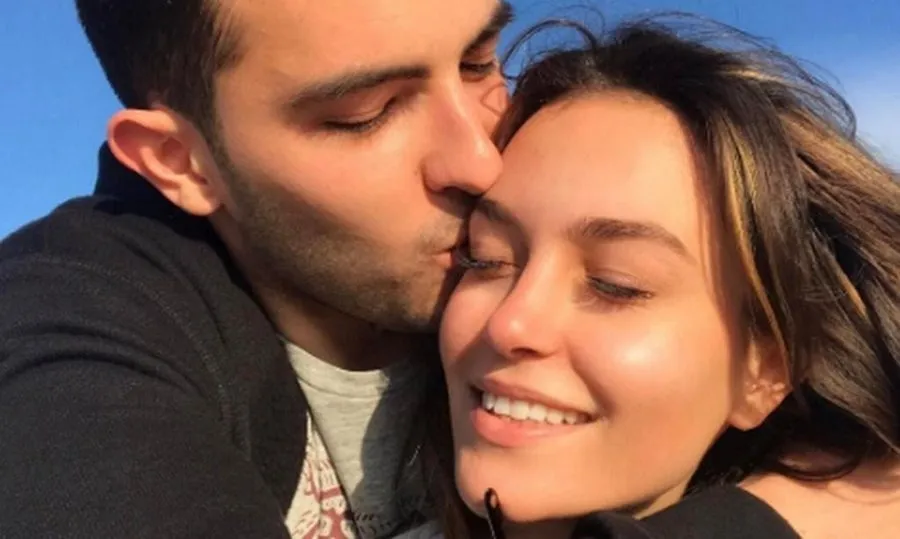 Akuzoi djalin e Jozefina Topallit se bëri dasmën me “fonde publike”, reagon Eva Murati: Rashë në kurth!