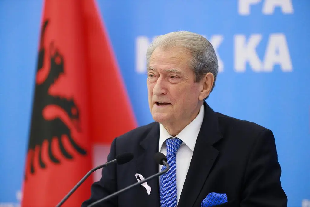 Berisha denoncon skandalin energjetik: Rama-Balluku mbushin xhepat, qytetarët vuajnë