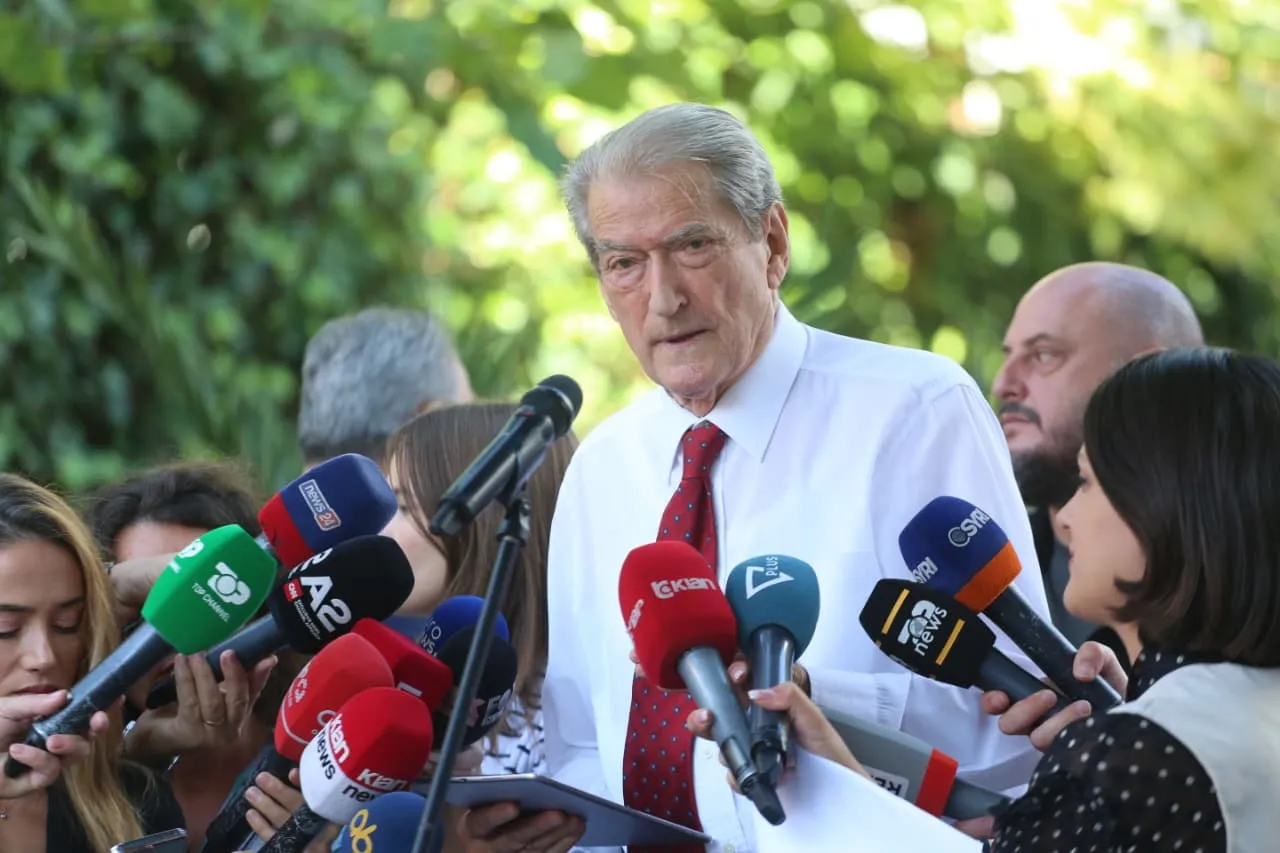 Berisha tregon prapaskenat për zgjedhjen e kreut të SPAK: Rama u kërkoi Veliajt dhe Lubi Ballukut që të…