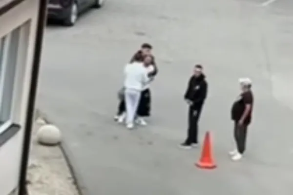 VIDEO/ Momenti kur Gjesti merr vesh për vdekjen e vëllait, shkrehet në lot