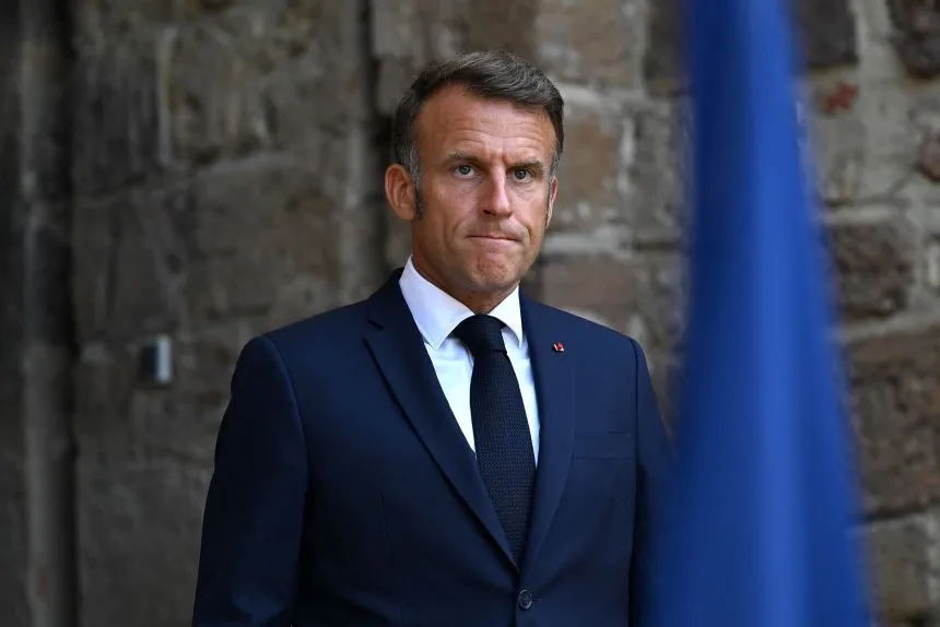 Franca po hyn përsëri në një modalitet krize. Nuk kishte pse të ndodhte kështu