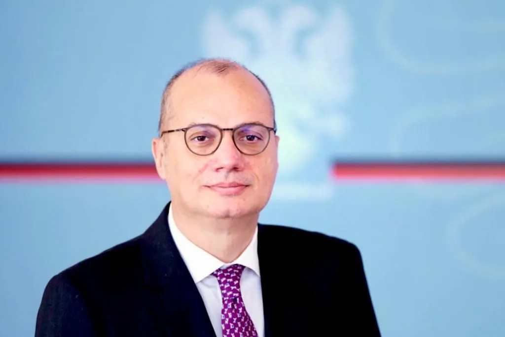 Rama e largoi nga qeveria, Igli Hasani bën reagimin e parë
