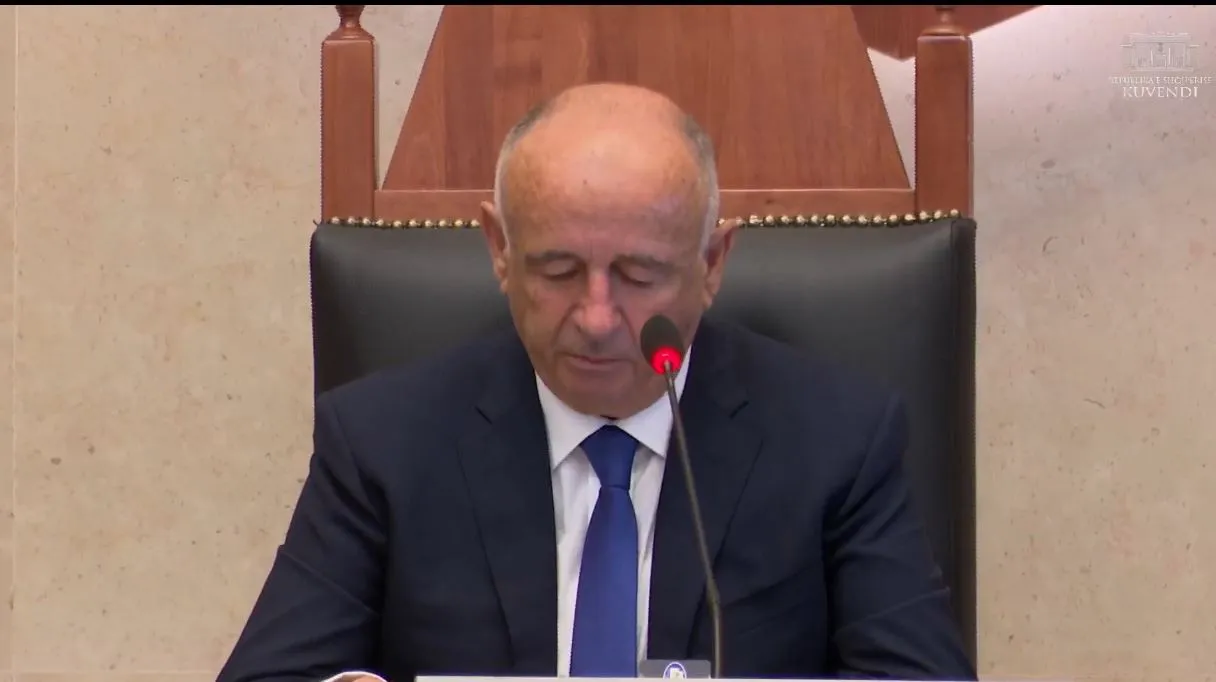Sali Berisha refuzoi të hapte seancën e parë të Kuvendit, mjeku Vasil Llajo: Në këtë sallë do kemi gjithmonë ndasi