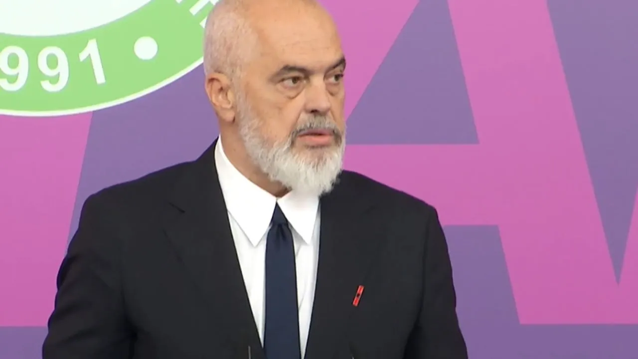 Rama: Drejtësia presione psikologjike, njerëz të llahtarisur në dyer të saj!