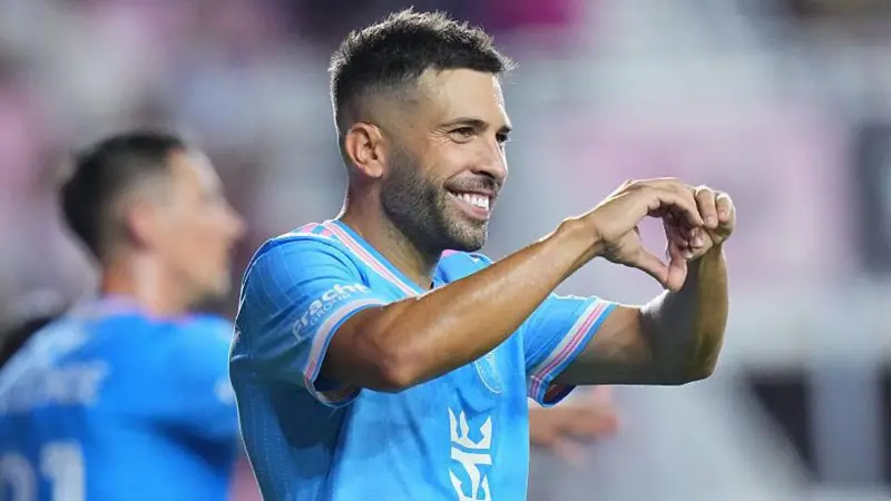 Do të varë këpucët/ Ish-mbrojtësi i Spanjës, Jordi Alba i jep lamtumirën futbollit