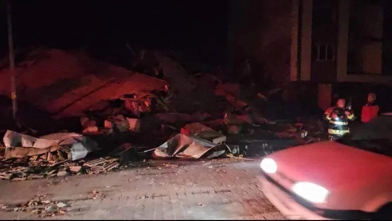 Tërmeti i fortë shkund Turqinë, shemben ndërtesat