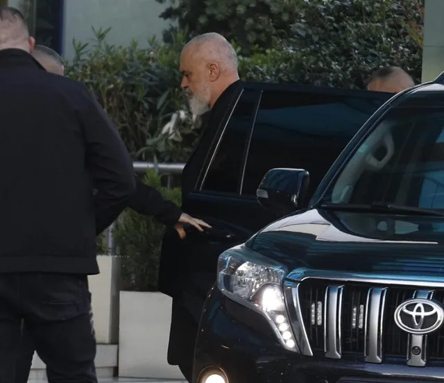 Edi Rama vizitë të papritur në Vlorë