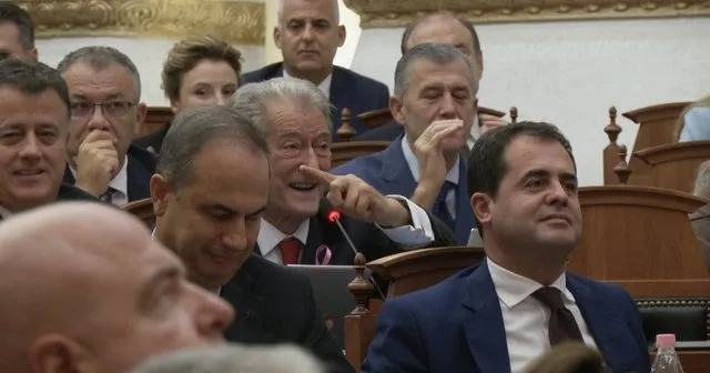 Berisha i nxjerr Taulant Ballës mesazhet nga SKYECC: PIN-i “xxx” i kërkon tendera të tjerë Taos!