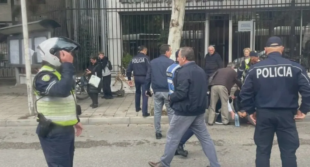 Vrasja në Apel/ Shoqërohen nga Policia të gjithë personat e pranishëm