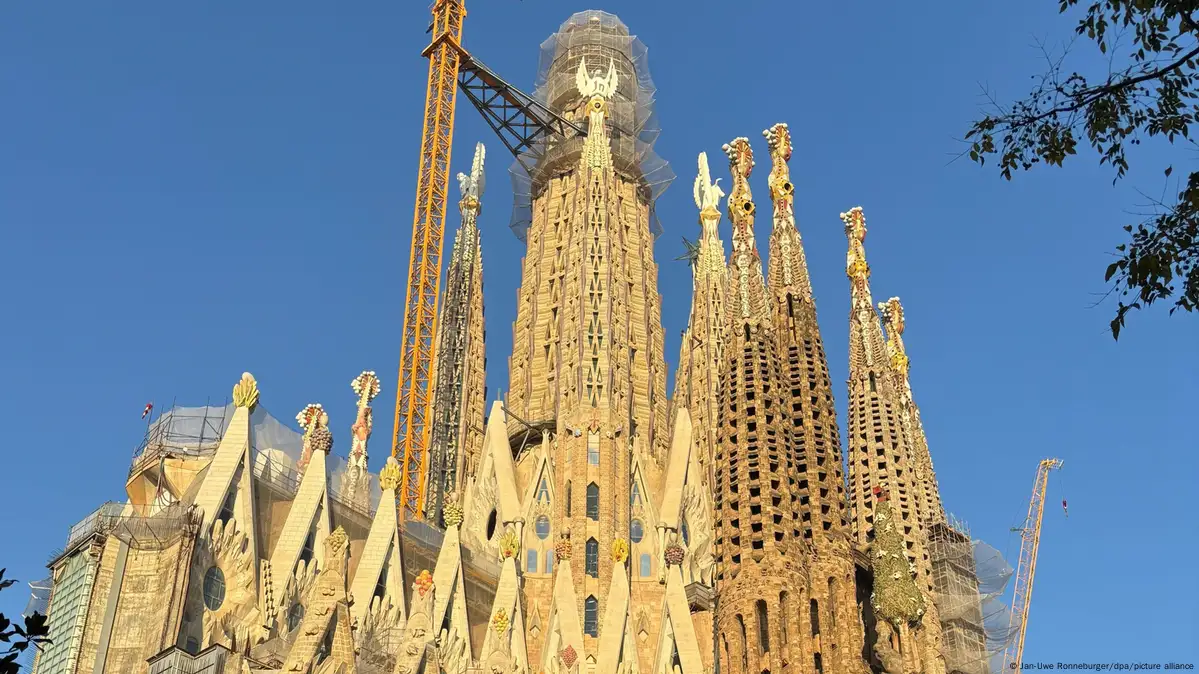 Sagrada Familia në Barcelonë bëhet kisha më e lartë në botë
