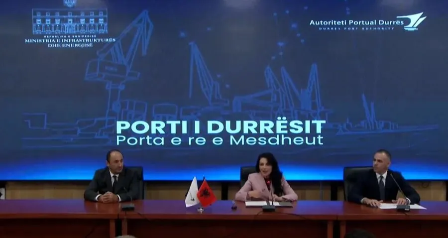Belinda Balluku prezanton drejtorin e ri të Portit të Durrësit, Liburn Aliu. Rama “censuron” ceremoninë 