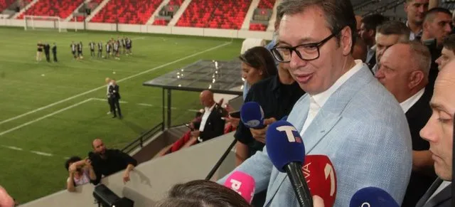 Ndeshja Serbi-Shqipëri, reagon Vuçiç. Pyetet nga gazetarët, ja si përgjigjet