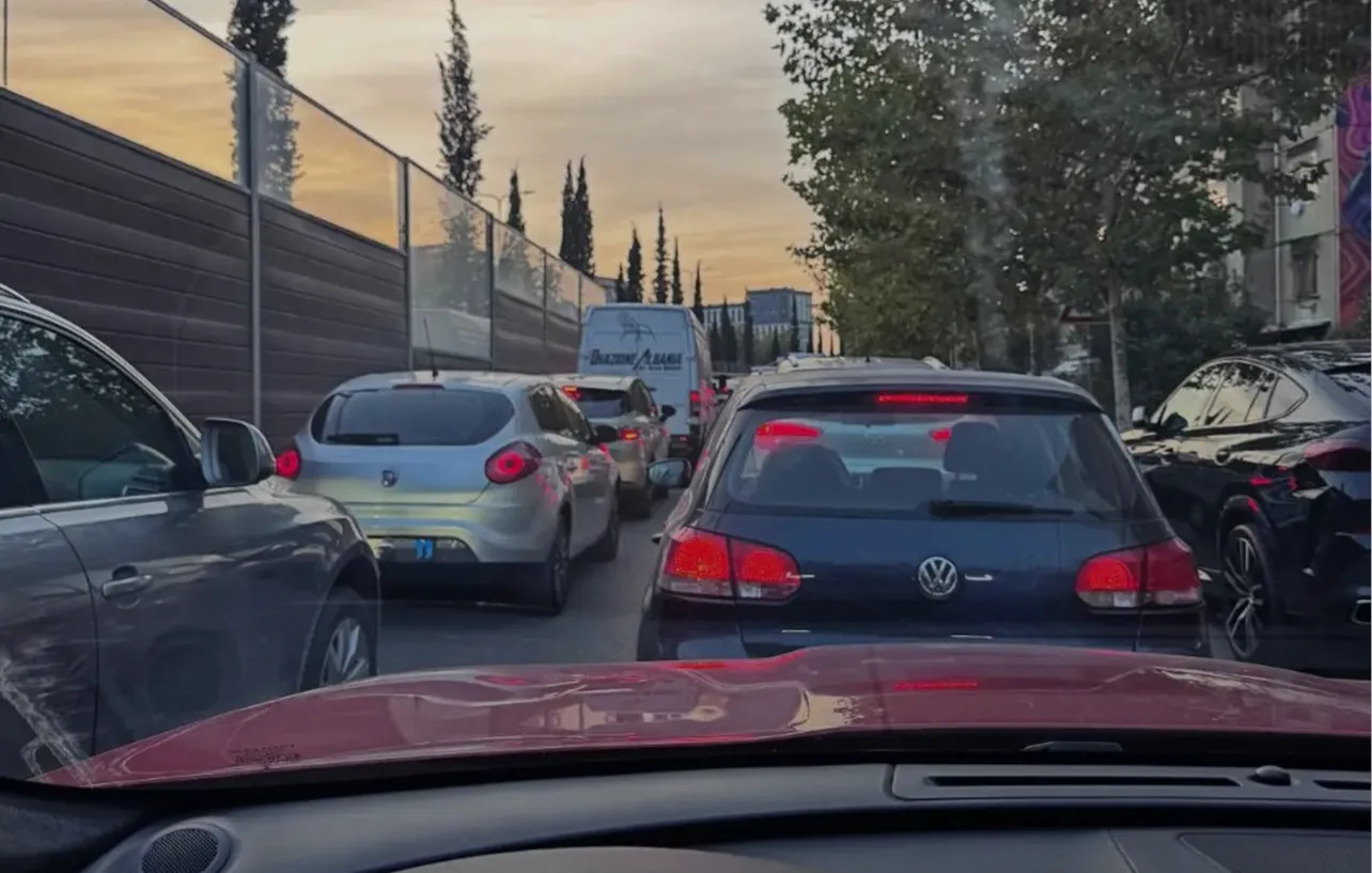“Çfarë i bënë Tiranës sonë?”- Trafiku i rënduar, Sonila Meço: E kthyet në një qytet përbindësh