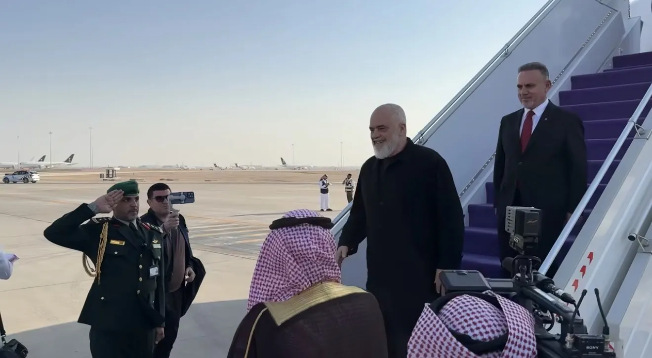 “Sheiku shqiptar” Edi Rama mbërrin për vizitë zyrtare në Arabinë Saudite. Avionët që i nxjerr dhe ata që i fsheh
