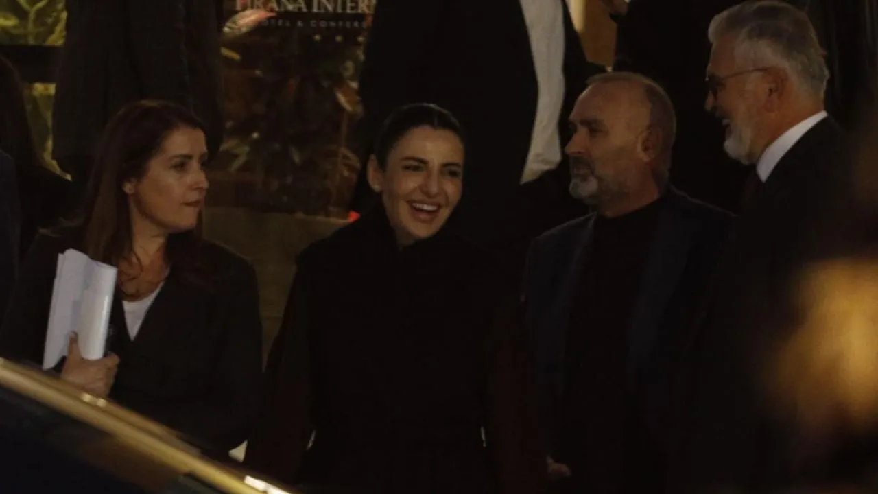 Përfundon mbledhja/ Socialistët dalin buzagaz