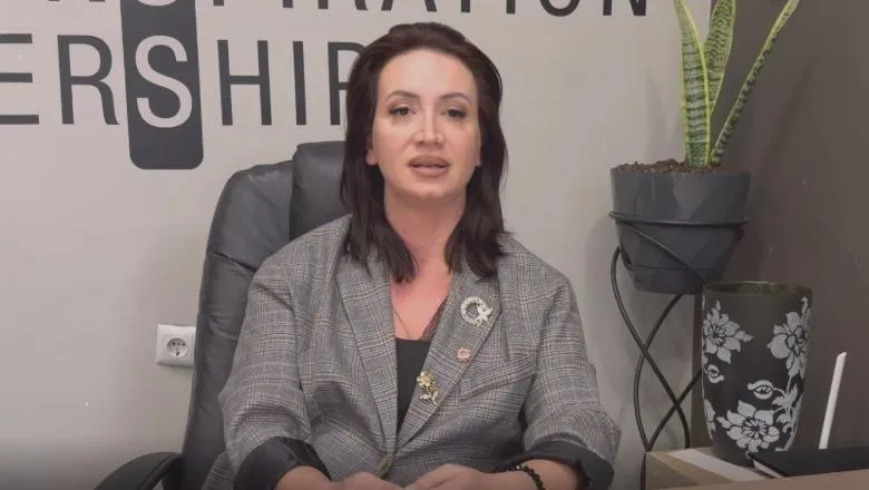 Kaloi “gardhin” për t’u bërë nënkryetare bashkie/ Reagon Nikollo: Më përjashtuan nga PD