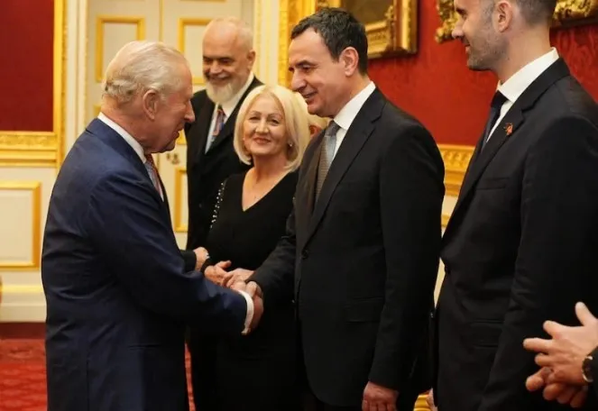 VIDEO/ Pak ditë pas përplasje virtuale, mbreti Charles bën bashkë Ramën dhe Kurtin në Londër