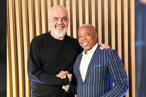 “Jashtëzakonisht zhgënjyese!” Kritika në SHBA për vizitën e Eric Adams në Shqipëri