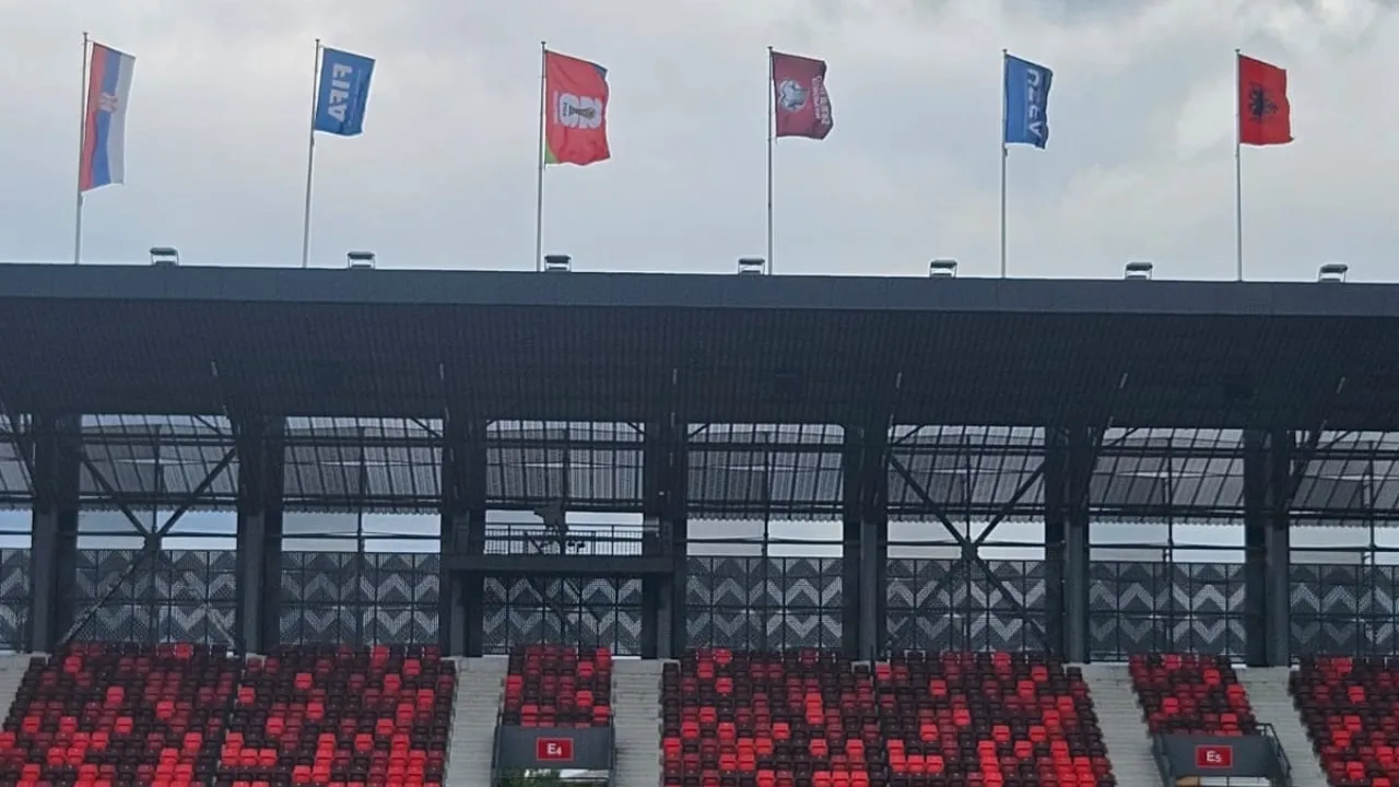 Tërhiqet Serbia, rikthen flamurin shqiptar në stadium