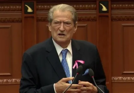 Gjenocidi serb, Berisha me tone të forta nga Kuvendi: Ata që shkelin mbi sakrificën, s’kanë gjak shqiptari. Kreu juaj, argat i Vuçiç!