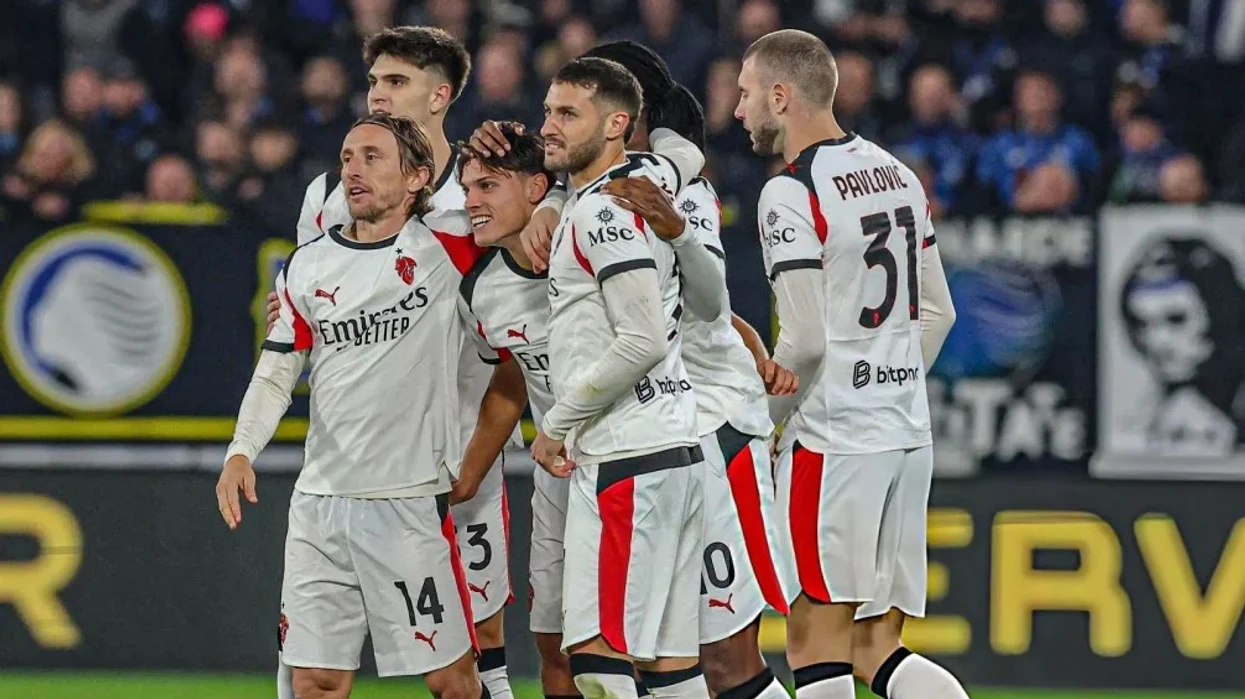 Barcelona kërkon të rrëmbejë yllin e Milanit. A do t’ia dalë përballë Arsenalit?