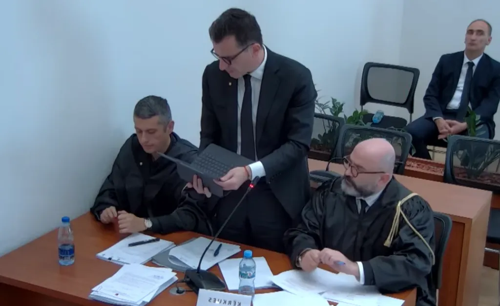 “As s’kam vdekur as s’jam larguar”/ Veliaj: Për momentin jam në një roman të Kafkës…