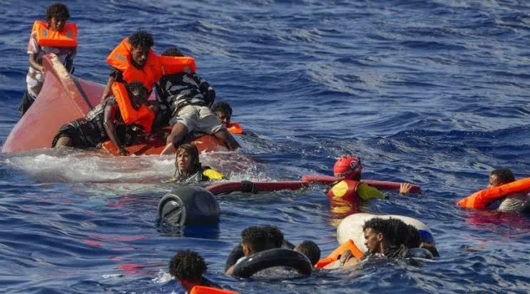 Fundoset varka me emigrantë, mbi 40 viktima