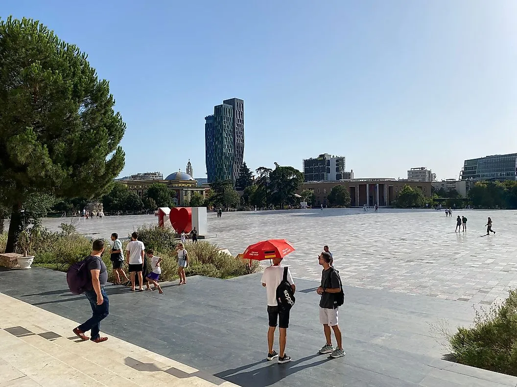 Një tur “dashuri-urrejtje” nëpër Shqipëri