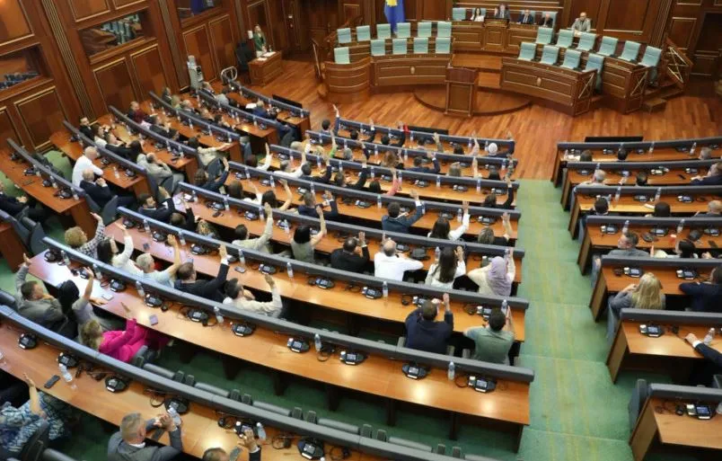 Seanca konstituive e Kuvendit të Kosovës! A do të zgjidhet sot nënkryetari nga komuniteti serb?