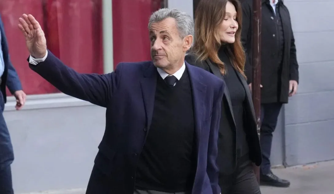 “Britma, stërvitje, libra dhe një vizitë”- Si e kaloi ditën e parë në qeli ish-presidenti Sarkozy