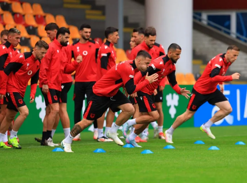 FORMACIONI/ Kë do të hedhë në fushë Sylvinho kundër Serbisë