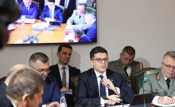 “Me ligjin që kaluat s’e di kujt gjinie i përket. Sheh me syze rozë”/ Vengu-Nokës: S’të kam shprehur dashuri
