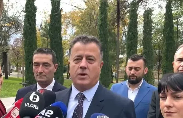 VIDEO/ “28 Nëntori, dita kur Skënderbeu ngriti flamurin në Vlorë”, Flamur Noka bën lëmsh historinë