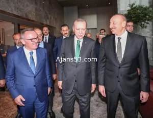 Biznesmeni Abdulkadir Kart me presidentët Erdogan dhe Aliyev