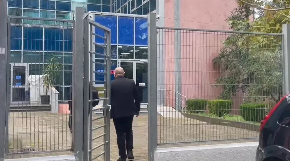 Paraqitet në SPAK kryebashkiaku i Vaut të Dejës, Kristjan Shkreli