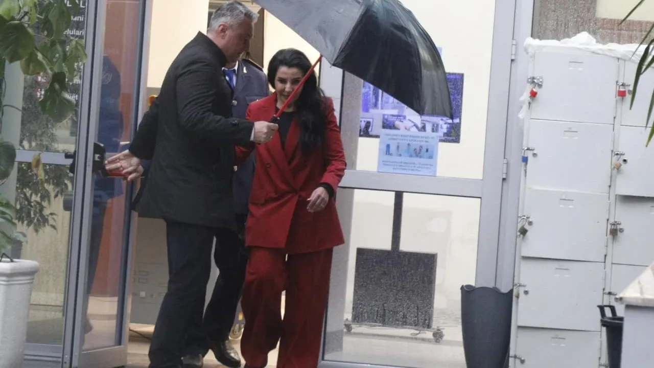 GJKKO lë në fuqi vendimin për pezullimin nga detyra të zv.kryeministres Belinda Balluku. Arrest shtëpie për dy vartësit e saj