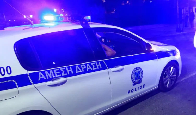 E rëndë në Greqi/ Gjendet trupi i një burri i djegur dhe i prangosur brenda në makinë