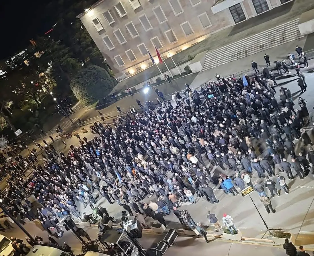 Tao Balla tallet me protestën e opozitës: Kaq i çojmë krushq në Shkodër