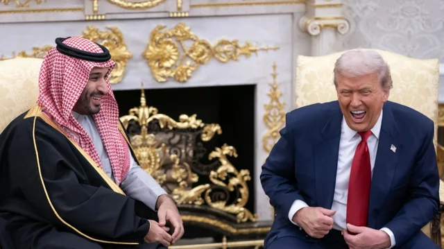 1 trilion dollarë investime/ Trump pret si “mbret” princin e Kurorës arabe