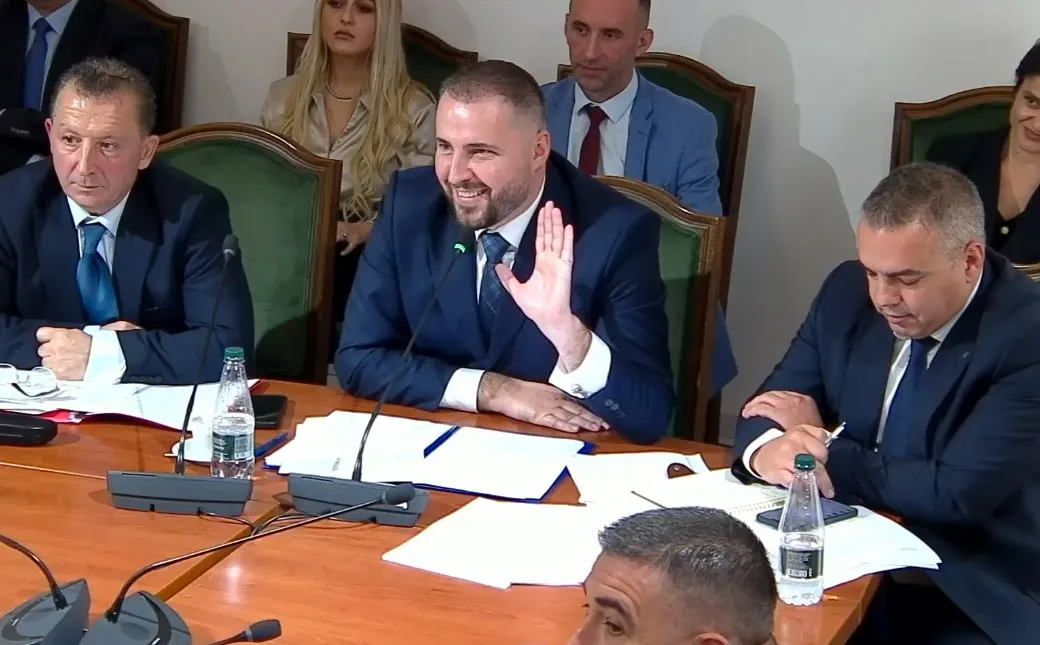 Drejtori i Burgjeve debat me Flamur Nokën: Po pati mërdhif Salianji në burg, unë jap dorëheqjen!