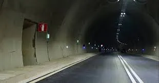 Qytetarët evitojnë kalimin nga Tuneli i Llogarasë pas alarmit të supervizorit grek, se nuk ka çelik të përforcuar. SPAK nuk heton ndërtuesin