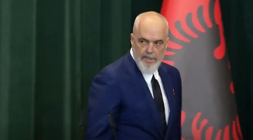VIDEO/ Rama mbyll konferencën pasi pyetet për Ballukun. Merr “me zor” ambasadorin e BE-së  