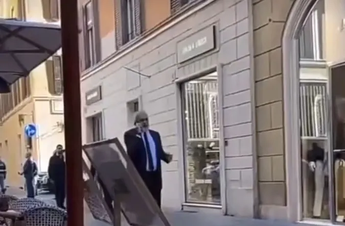 Video/ Rama bërtet rrugëve të Romës në celular: Për çfarë je bashkëkryetar ti? Të të krijojnë pengesa?!